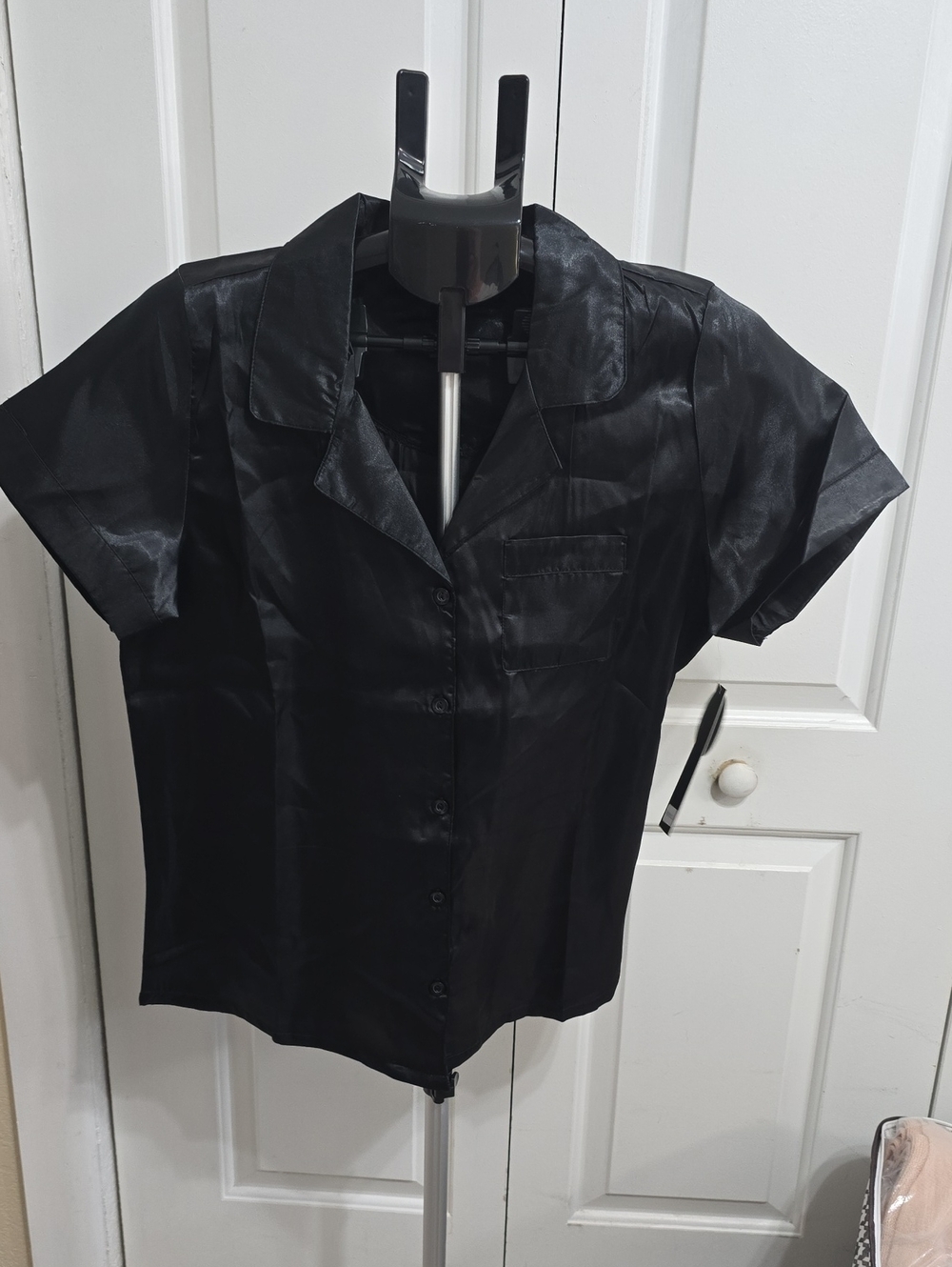 Pajamas In Black Satin Short-Sleeve Button-Down And Satin Pants